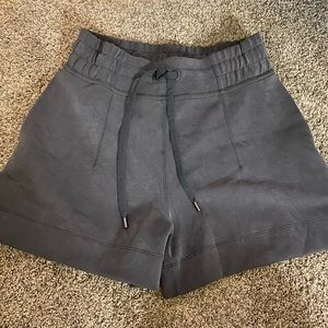 Lululemon women’s high rise short